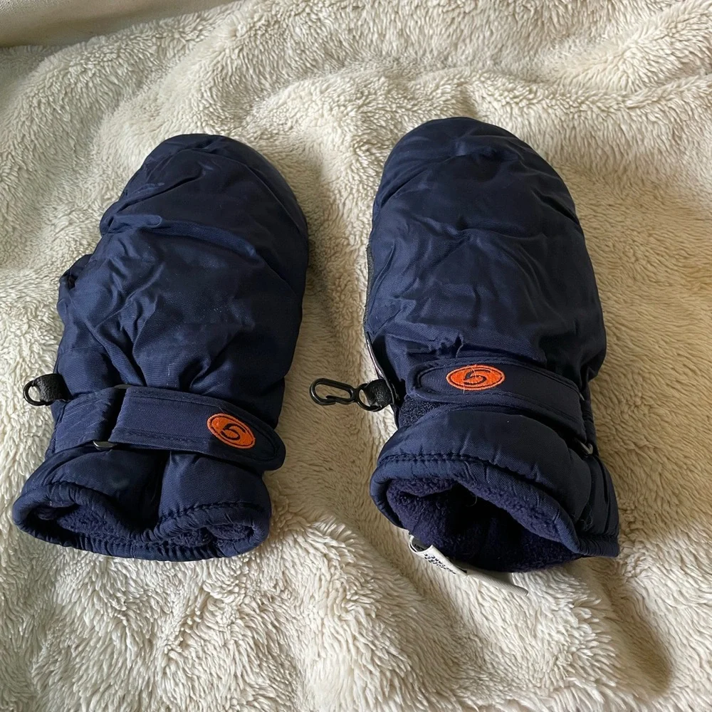 Gap navy blue kids L/XL mittens. Good for skiing/winter/ snowball fights
